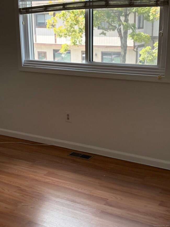 Building Photo - 27 Crows Nest Ln
