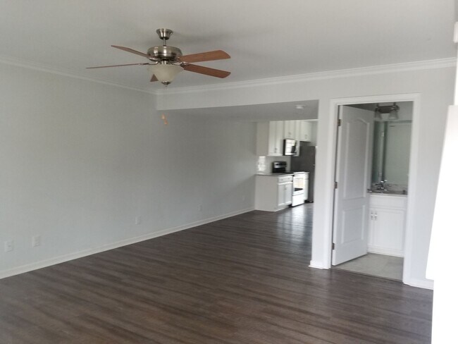 Building Photo - 108 Squire Cir