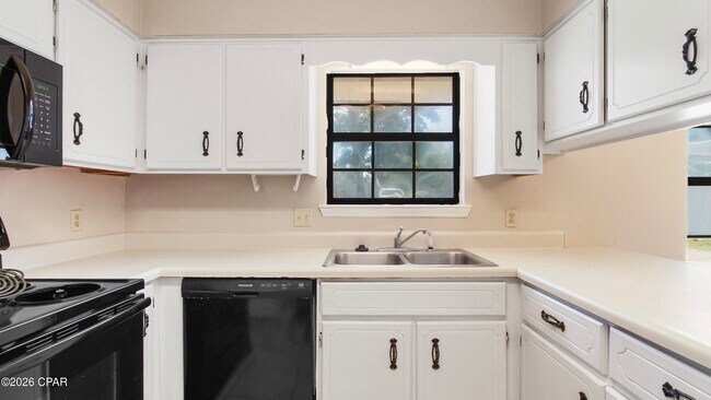 Building Photo - 807 White Oak Ct