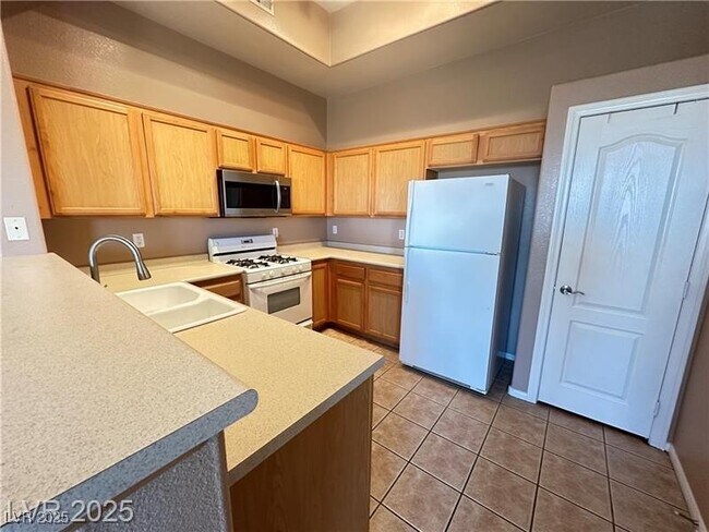 Building Photo - 3460 Cactus Shadow St