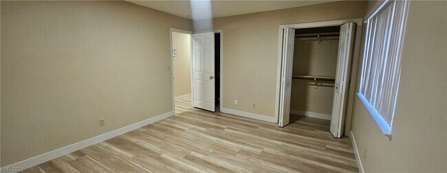 Building Photo - 313 Beethoven St