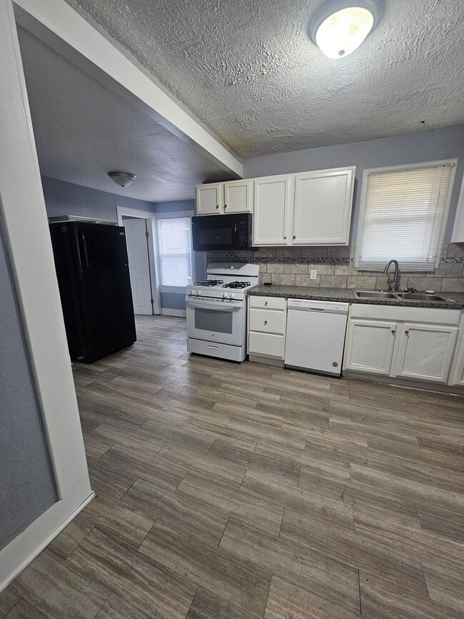 Building Photo - There is a $25 fee per application and everyone over 18 needs to fill out their own application.