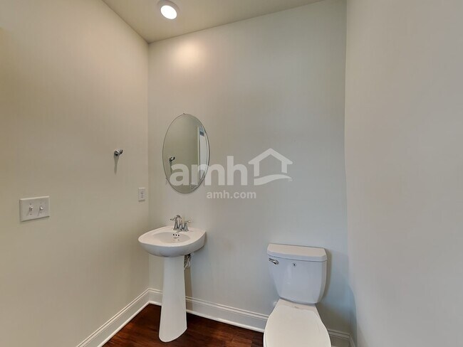 Building Photo - 768 Carnaby Ln