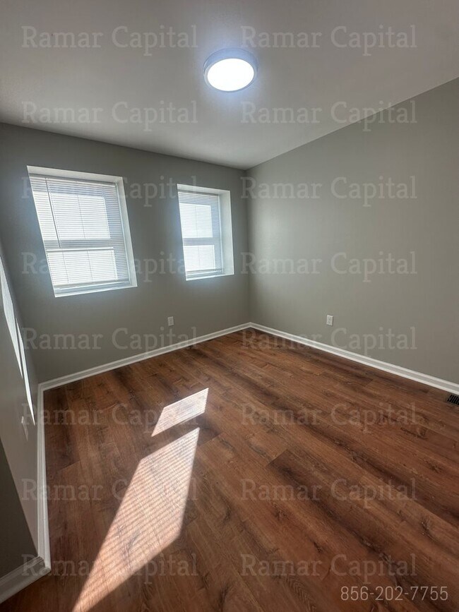 Building Photo - 451 Line St