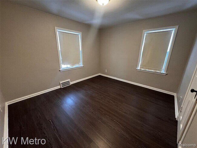 Building Photo - 1305 Collegewood St