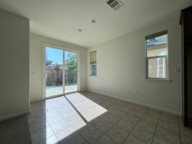 Building Photo - Luxurious 4-Bedroom Home in Gilroy’s Weste...