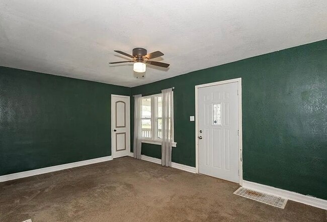 Building Photo - 2316 Delavan Ave