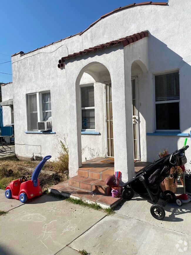 Building Photo - 8947 Hubbard St