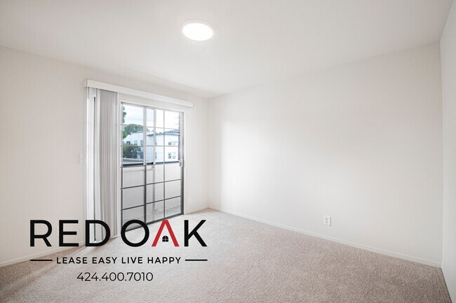 Building Photo - 4651 Cahuenga Blvd