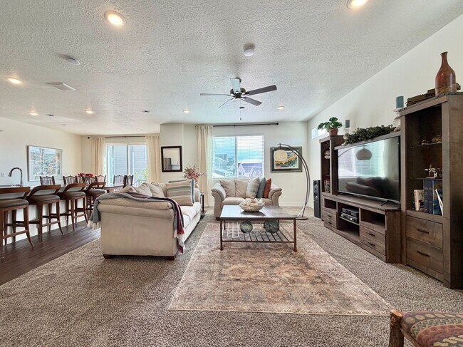 Building Photo - 7239 Woods Rose Dr