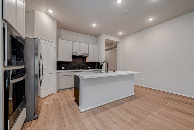 Building Photo - 8539 Int'l Fls Dr