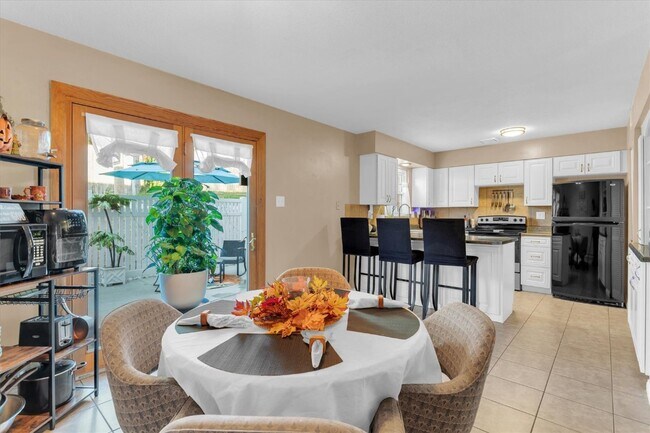 Building Photo - 1656 Herault Pl