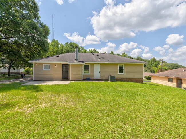 Building Photo - Move-In Ready 3/2 in Columbus | Appliances + W/D + Lawn Care + Pest Control Included | $1,600/mo