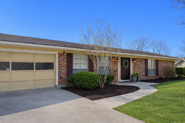 Building Photo - 205 Dogwood Dr