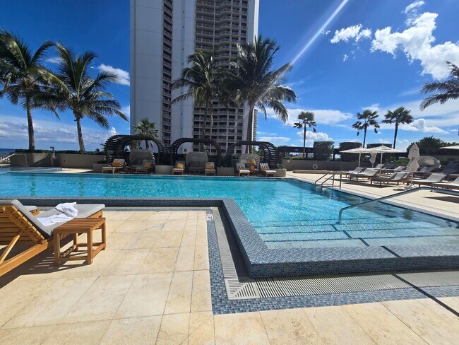 Building Photo - 3100 N Ocean Dr