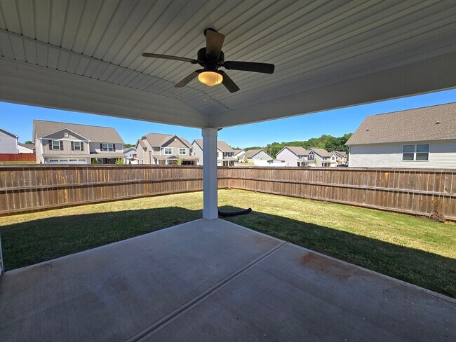 Building Photo - Perfect Mebane Location!