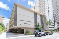 Building Photo - Available July 25! Convenient Location in ...