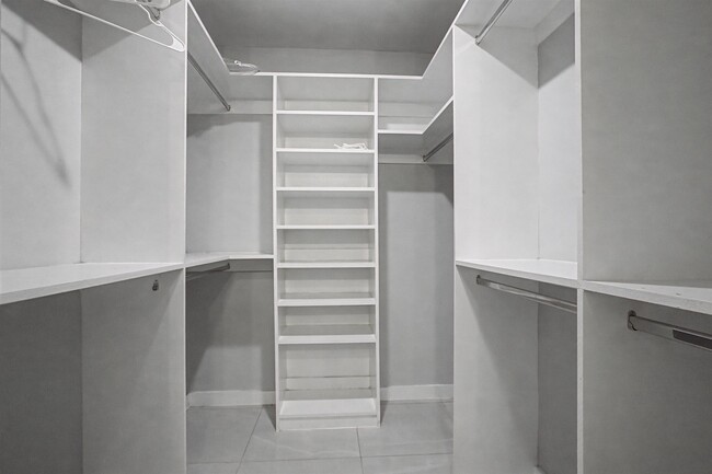 Building Photo - 5410 Travesia Ct