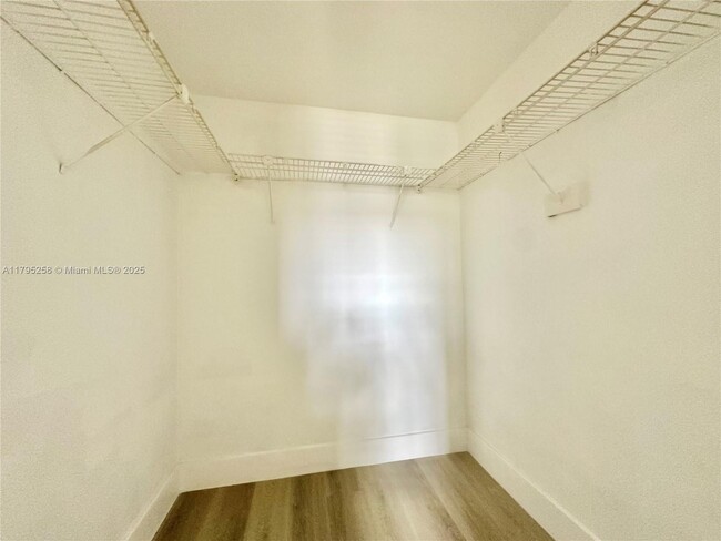 Building Photo - 8051 S Colony Cir