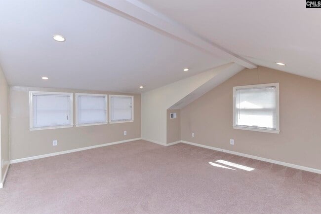 Building Photo - 105 Park Shore Dr E