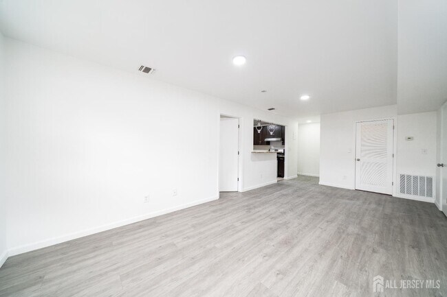 Building Photo - 392 College Dr