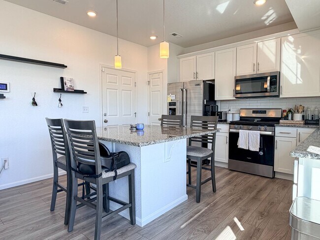 Building Photo - Beautiful Single Family Home | Aurora