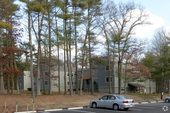 Building Photo - Middlebury Arms