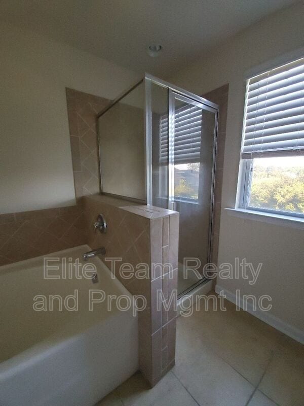 Building Photo - 11190 Bridgewater Dr