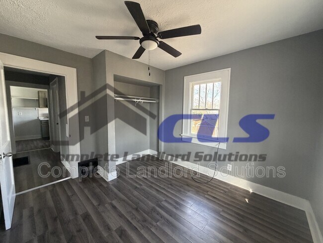 Building Photo - 2266-2262 Warren St