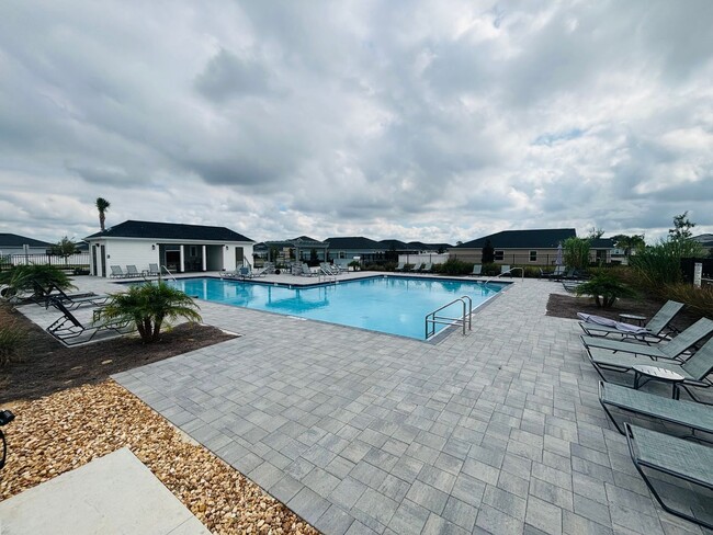 Building Photo - Stunning 3 Bedroom 2 Bath, Great Location! (Freedom Crossing Preserve)