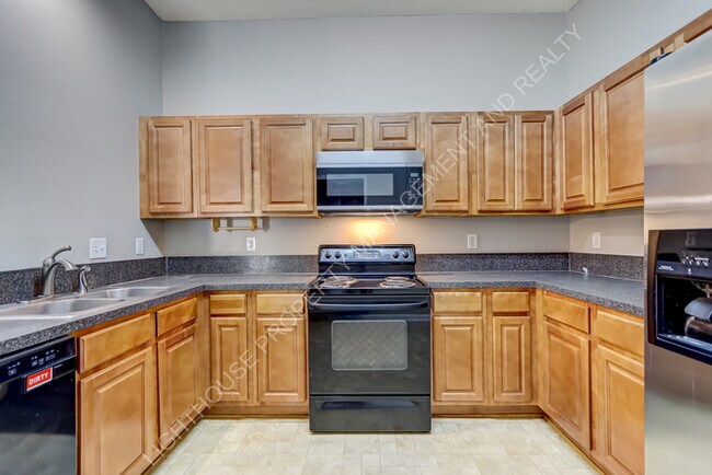 Building Photo - 3 Bed/2 Bath Ground Floor Apartment in Gat...