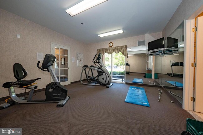 Building Photo - 335 Paoli Pointe Dr