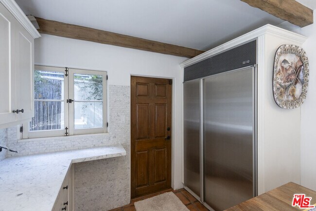 Building Photo - 1407 N Beverly Dr