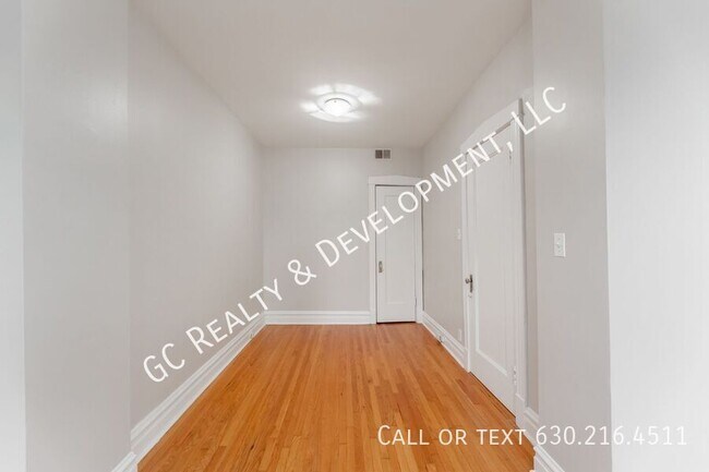 Building Photo - ***MOVE IN SPECIAL - 2 WEEKS FREE RENT / 3...