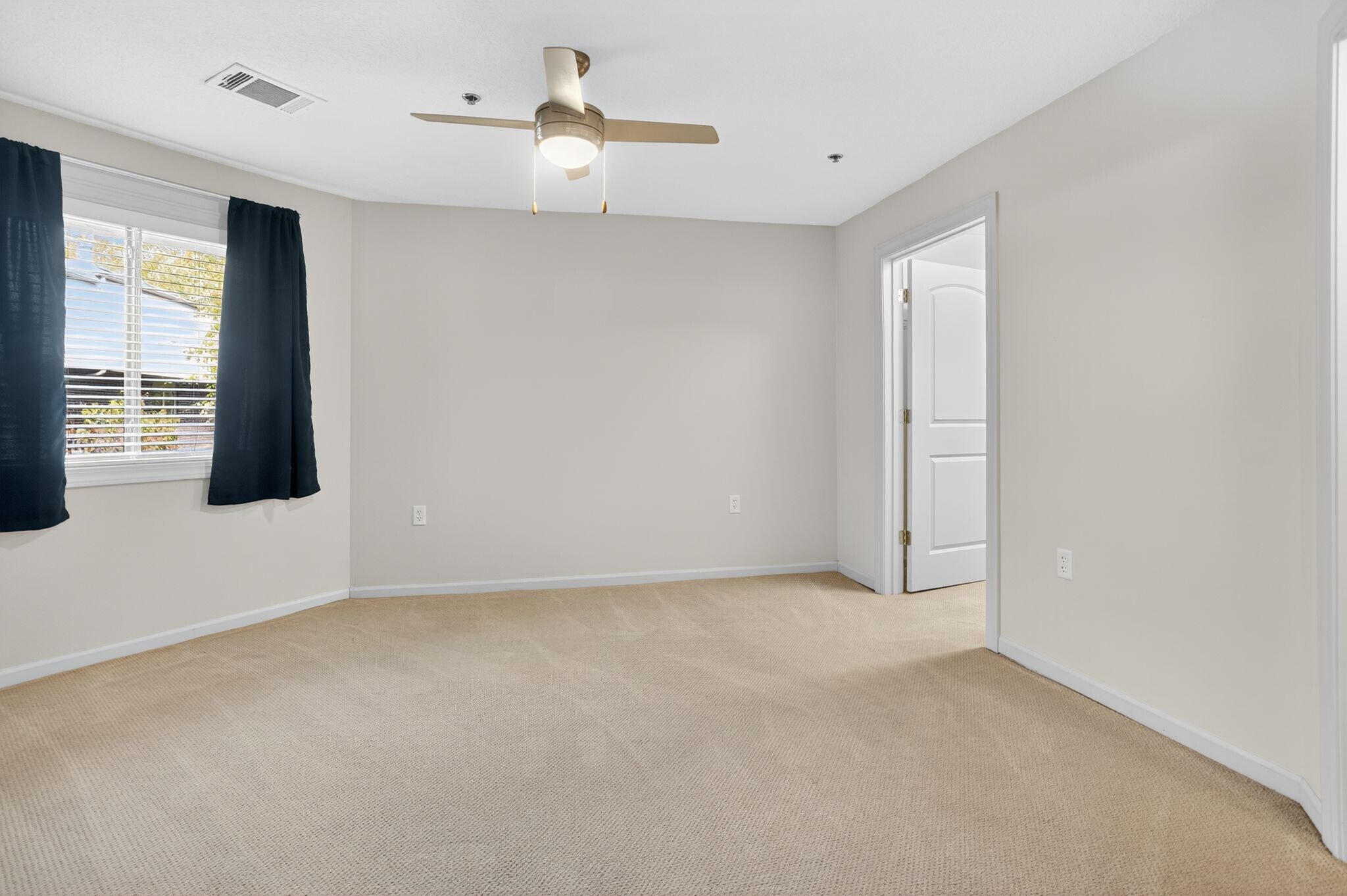 Building Photo - 2900 NE Kendallwood Pkwy