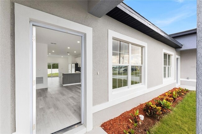 Building Photo - 906 Fraser Dr