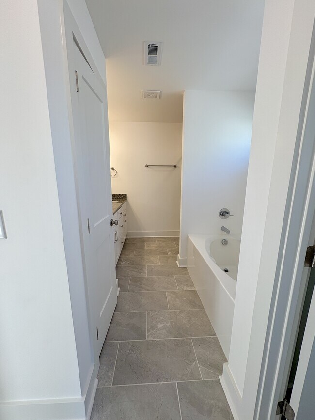 Building Photo - 131 Bourbon St