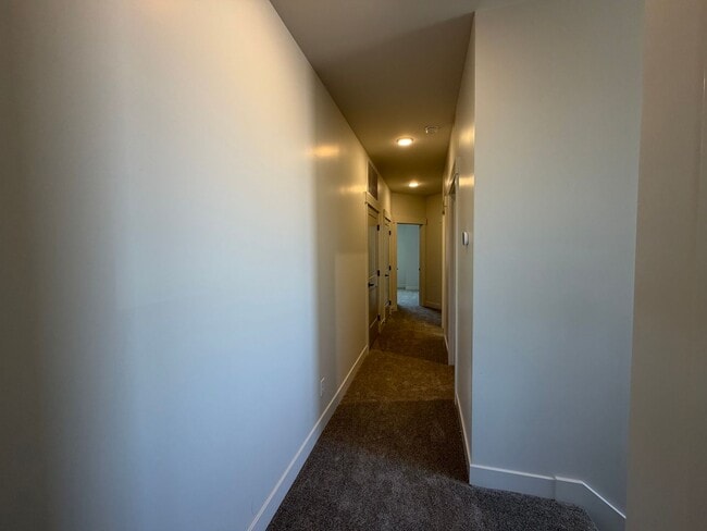 Building Photo - BRAND NEW TOWNHOME FOR RENT BY CRIMSON CLIFFS!