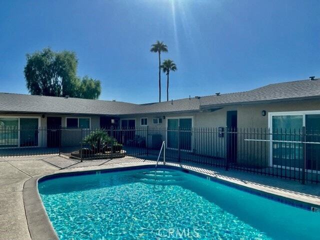 Building Photo - 685 E Vista Chino