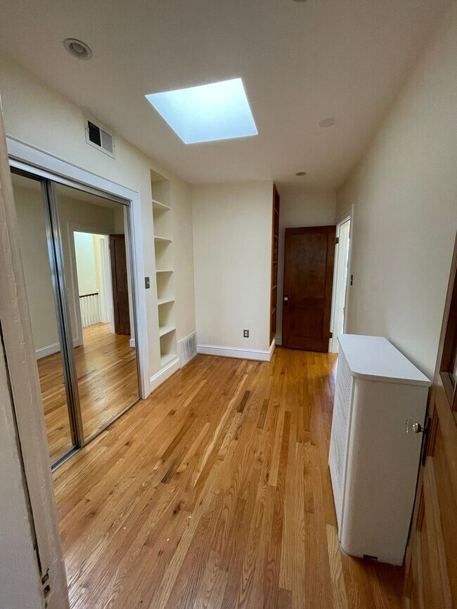 Building Photo - Charming 1928 Row Home for Rent with Modern Amenities — 2 Bedroom 2 Full Bath w/ 2 Half Baths, 2 ...