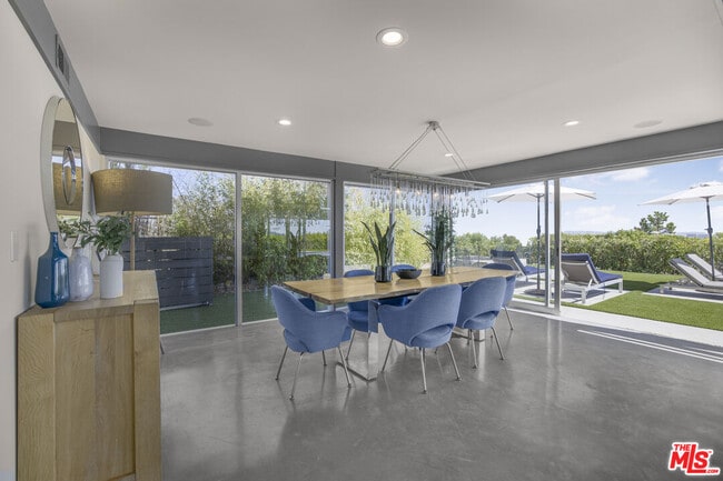 Building Photo - 9892 Beverly Grove Dr