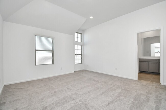 Building Photo - 5535 Holly Hvn Ct