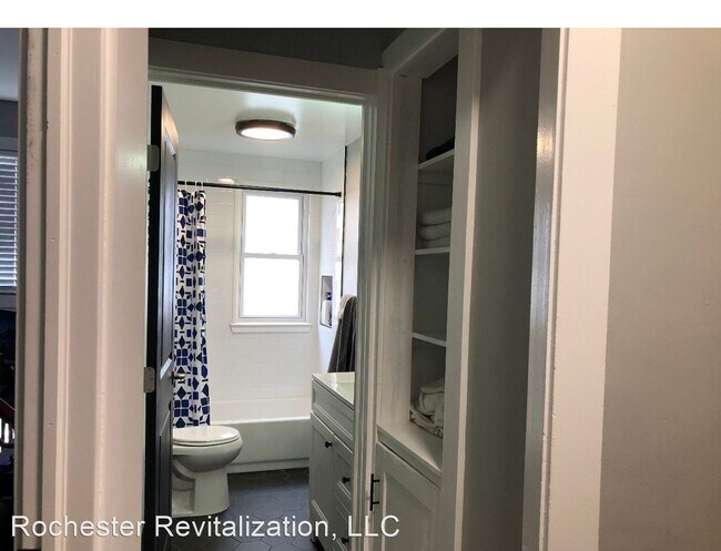 Building Photo - 2 br, 1 bath House - 288 Congress Ave