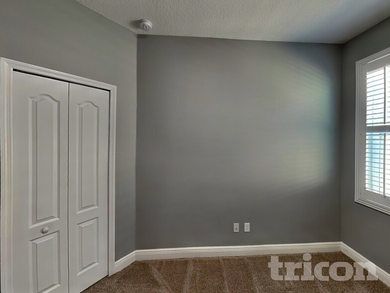 Building Photo - 1842 Castleton Dr