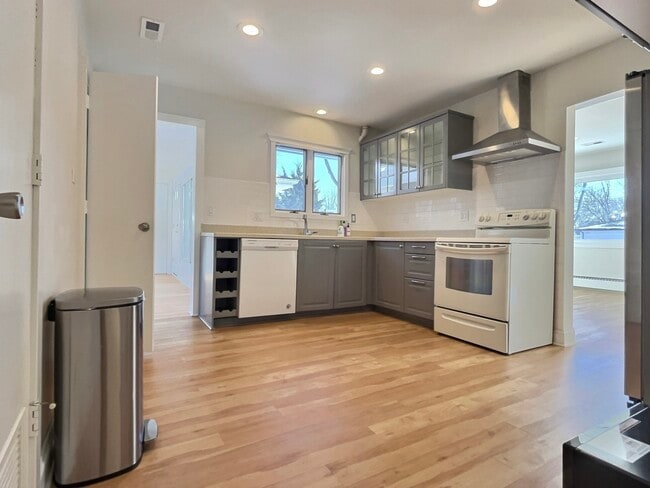 Building Photo - 2946 Knollwood Ln