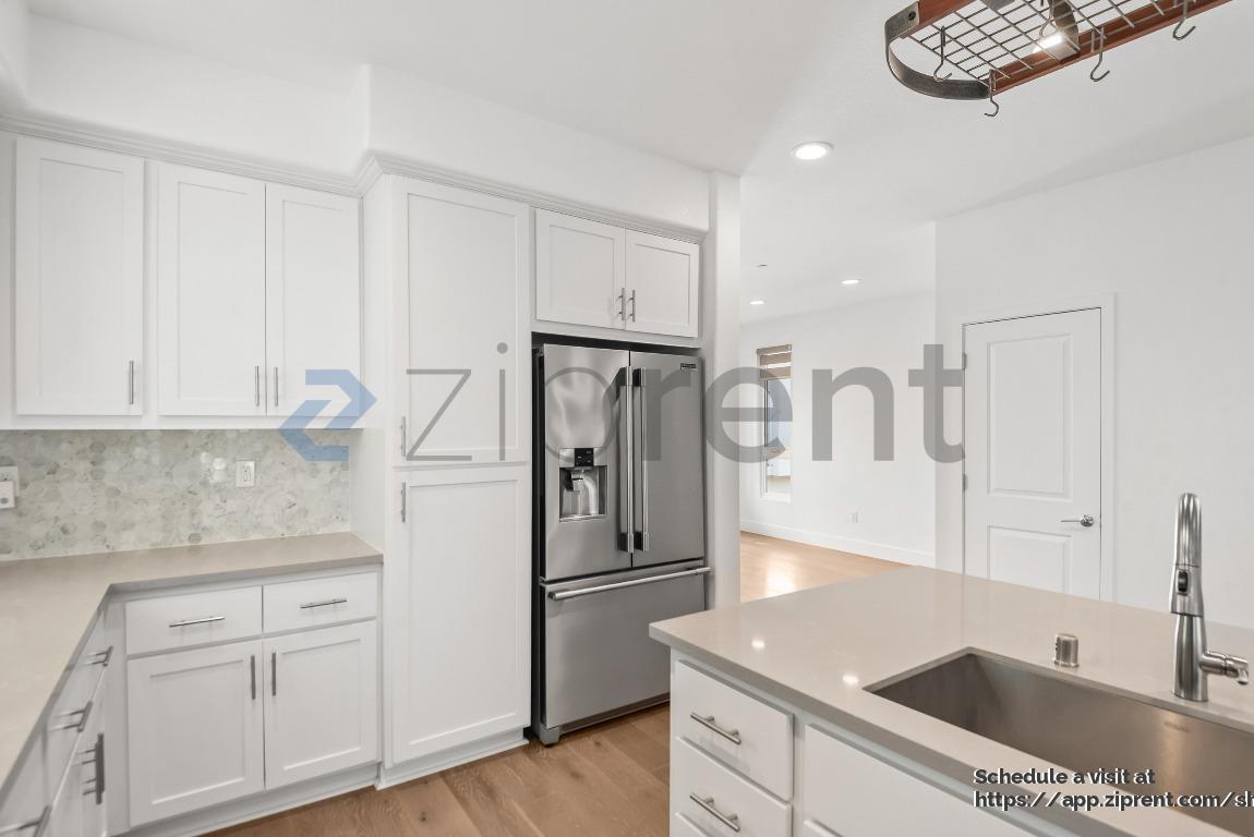 Building Photo - 1462 Longitude Dr