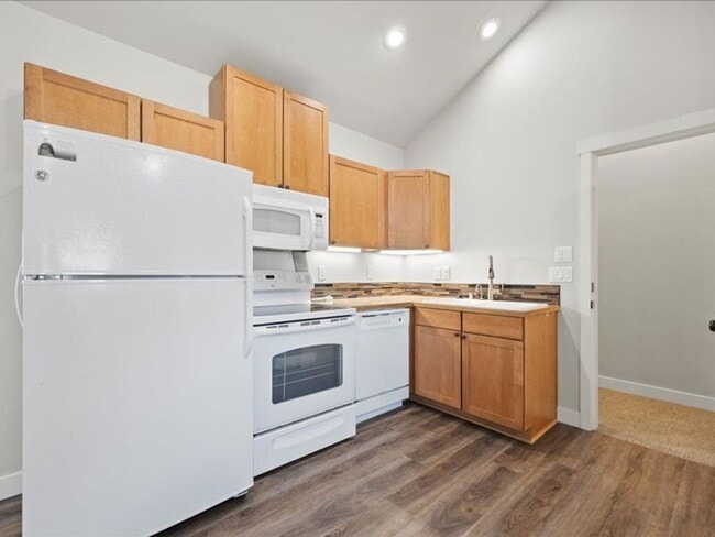 Building Photo - 617 Esperanza Ct