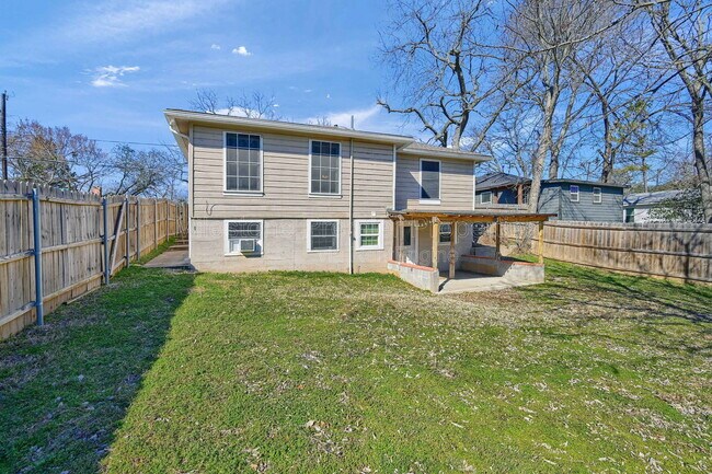 Building Photo - 1624 S Fannin Ave
