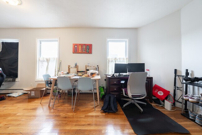 Building Photo - 309 Elm St