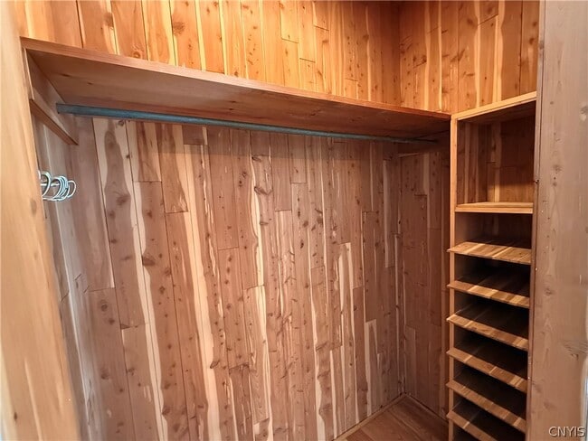 Building Photo - 11 Sanger Ave